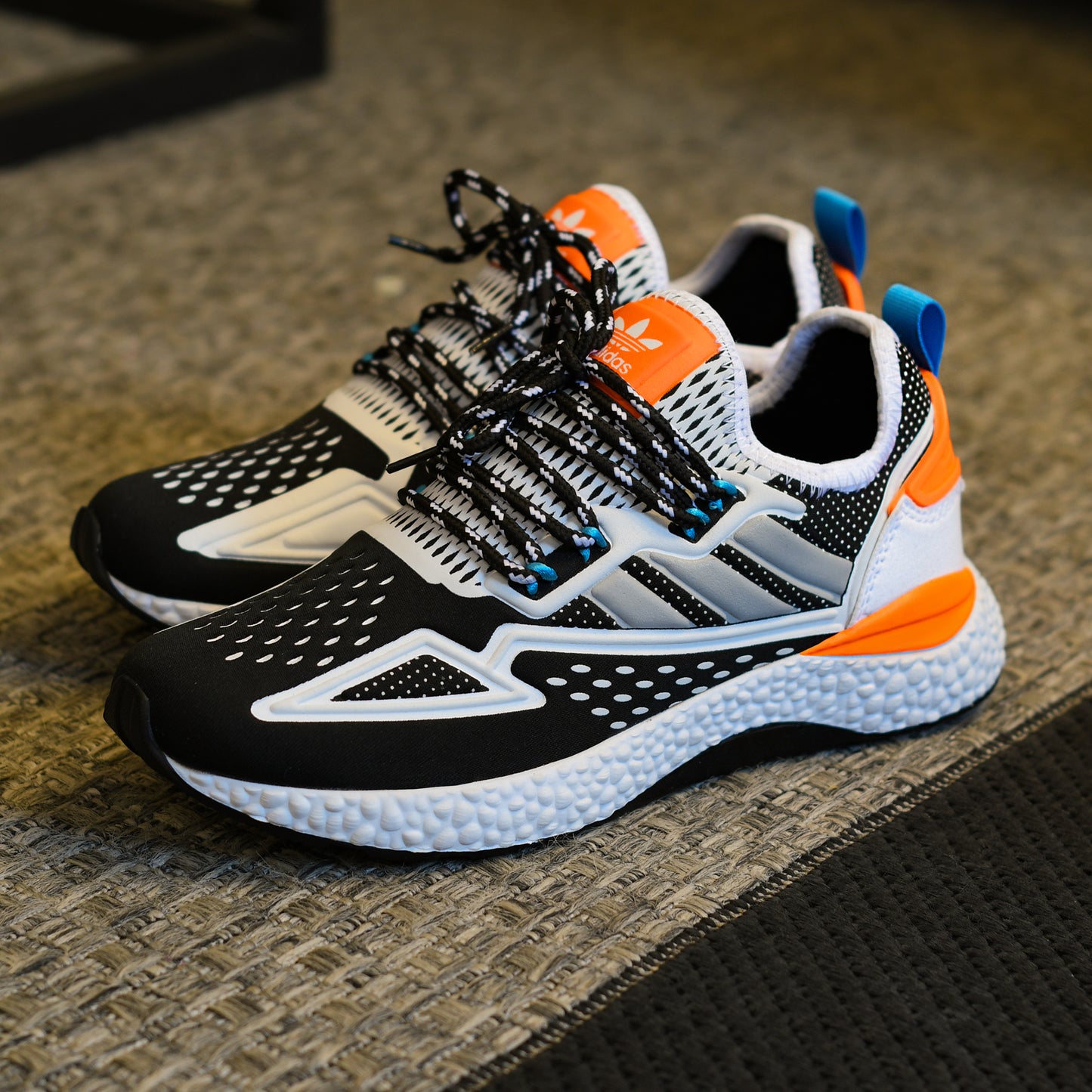 TENIS ADI ZX - NEGRO NARANJA