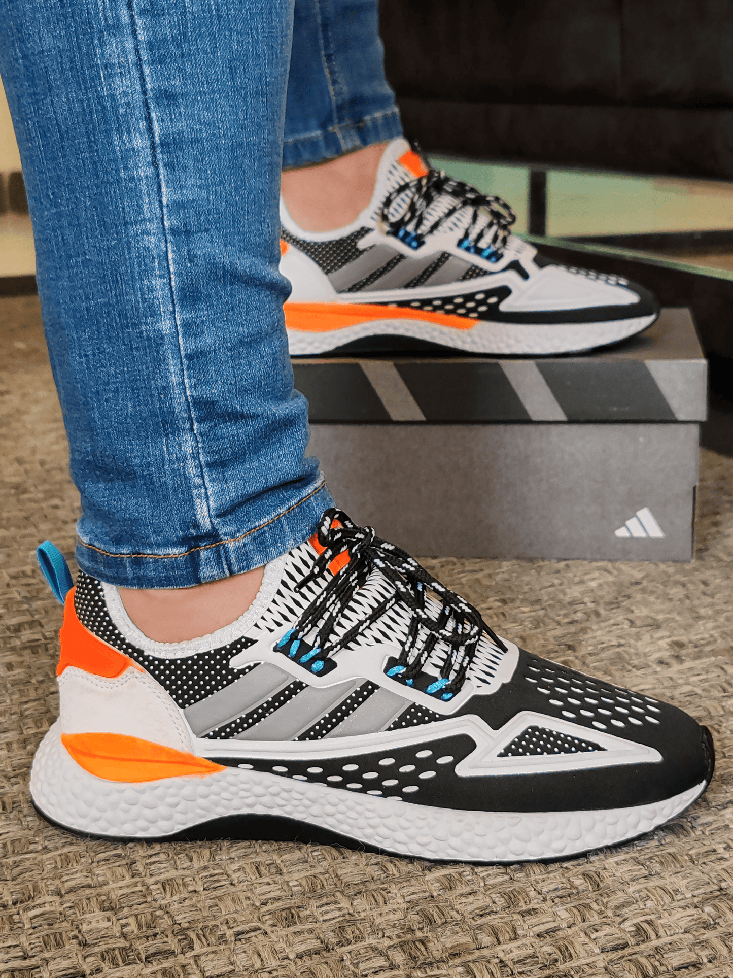 TENIS ADI ZX - NEGRO NARANJA